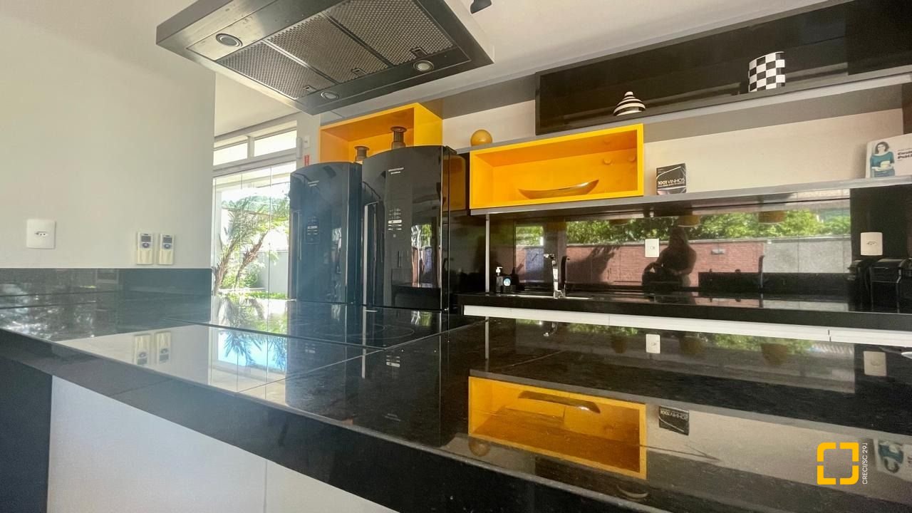 Cobertura com 63m², 3 quartos (sendo 1 suíte), 2 garagens, no bairro Jurerê Internacional em Florianópolis