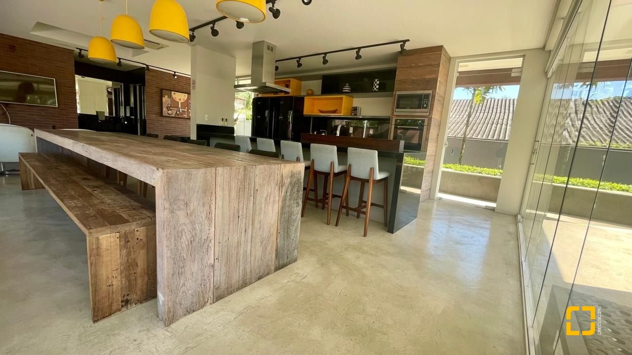 Cobertura com 63m², 3 quartos (sendo 1 suíte), 2 garagens, no bairro Jurerê Internacional em Florianópolis