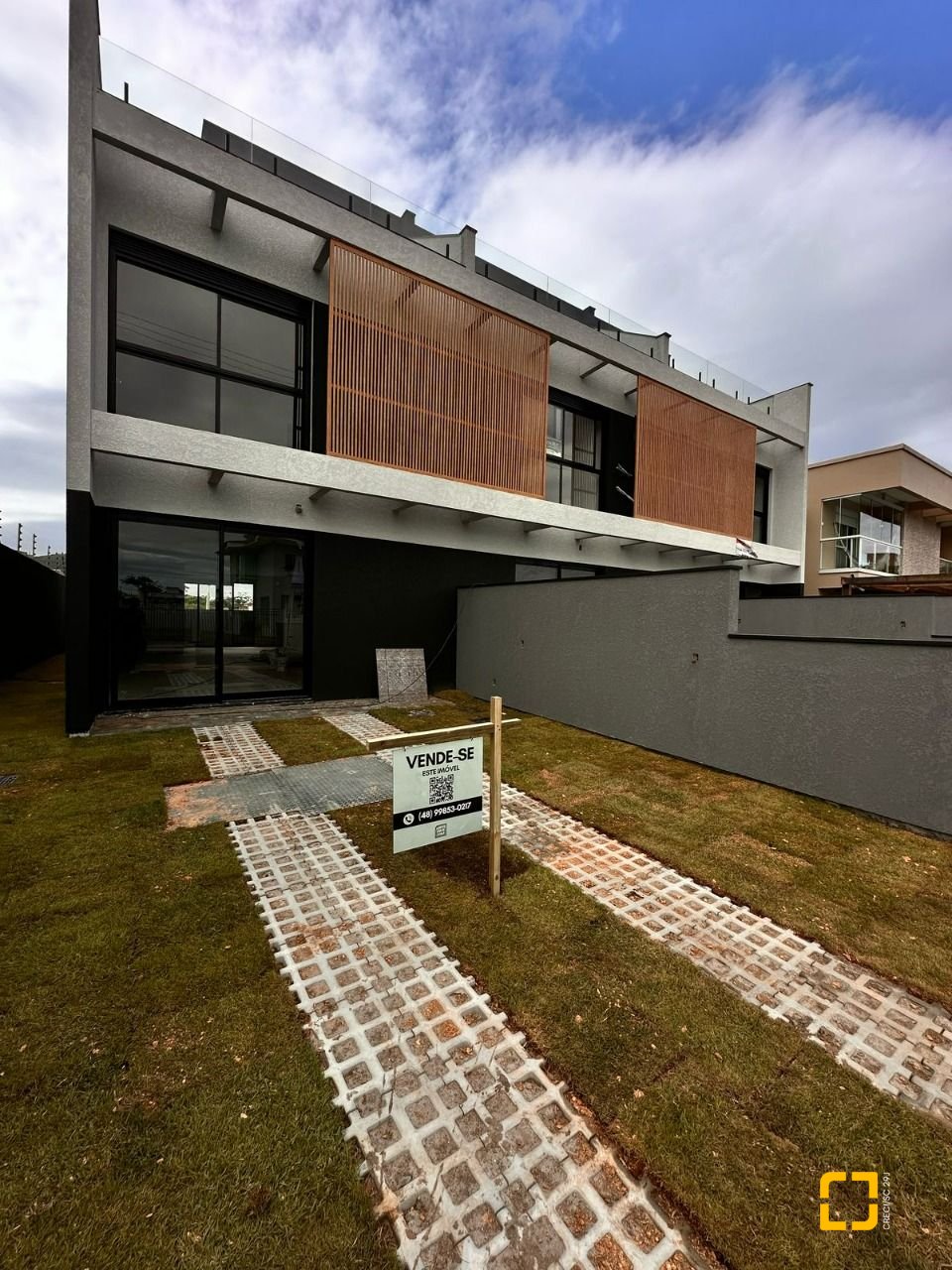 Casa com 201m², 6 quartos (sendo 3 suítes), 2 garagens, no bairro Ingleses em Florianópolis