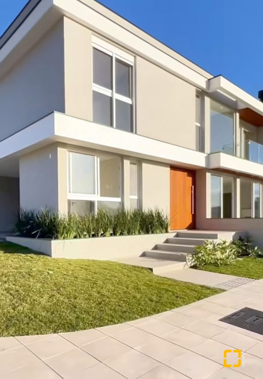 Casa com 227m², 6 quartos (sendo 3 suítes), 2 garagens, no bairro Rio Tavares em Florianópolis