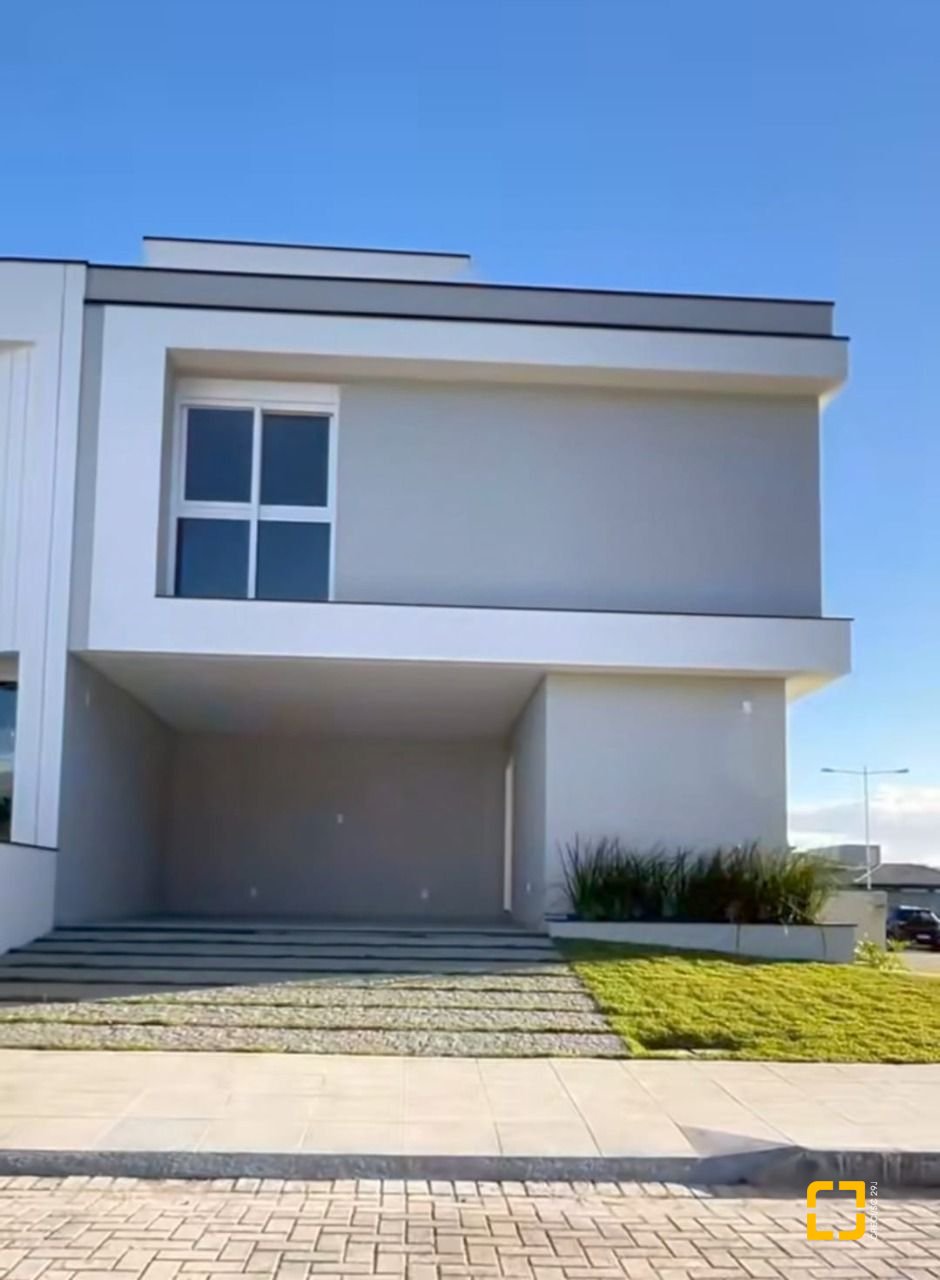 Casa com 227m², 6 quartos (sendo 3 suítes), 2 garagens, no bairro Rio Tavares em Florianópolis