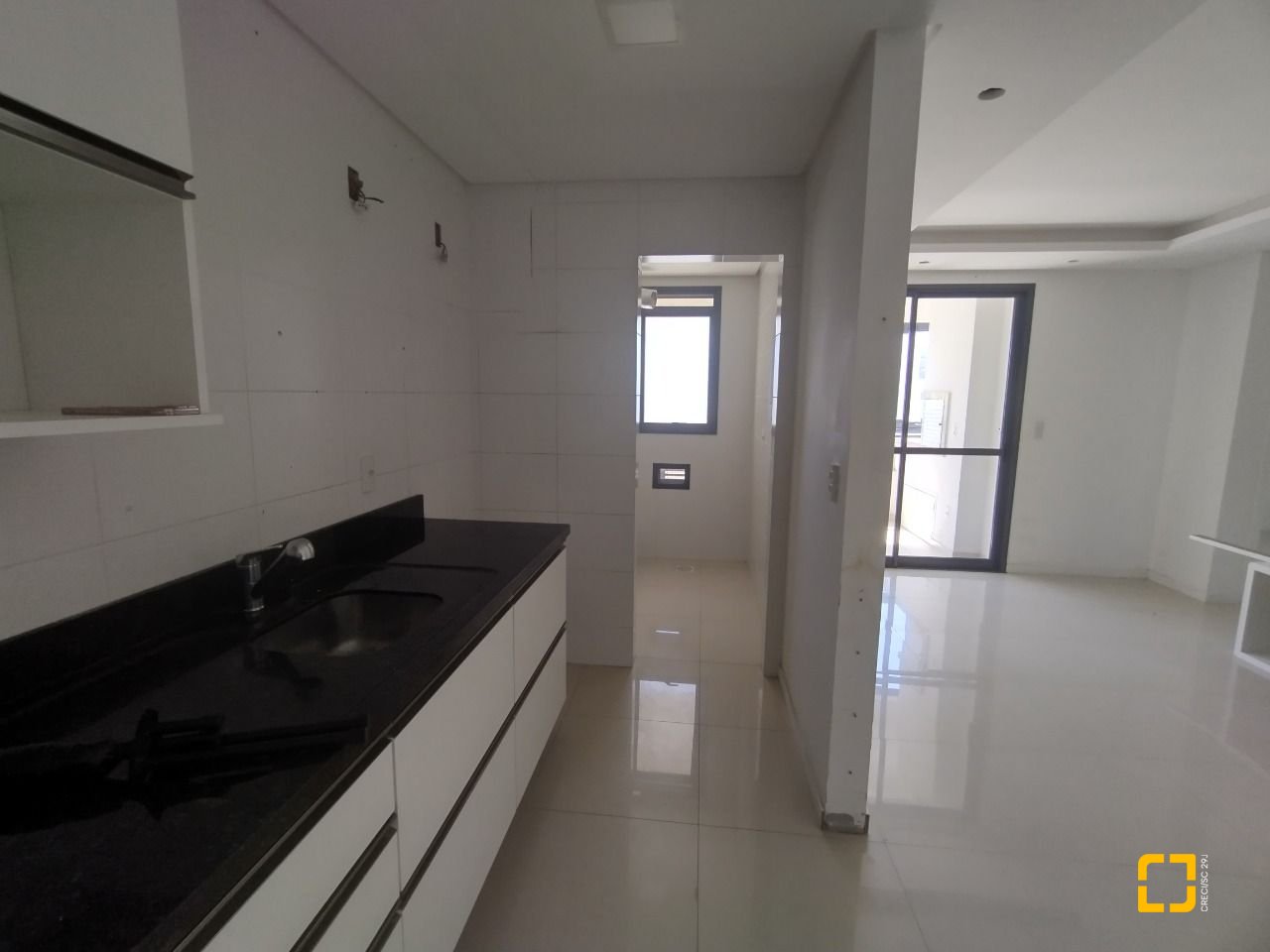 Apartamento com 68m², 3 quartos (sendo 1 suíte), 1 garagem, no bairro Kobrasol em São José