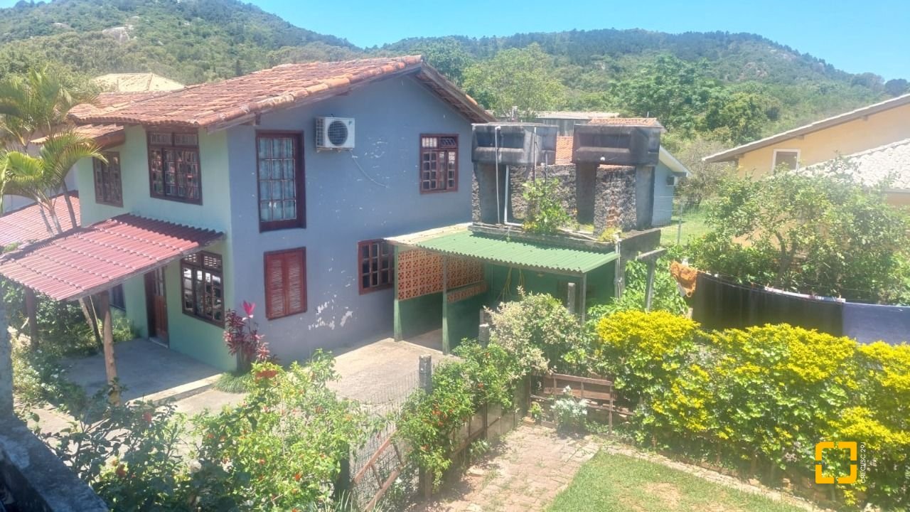 Casa com 530m², 5 quartos, 8 garagens, no bairro Lagoa da Conceição em Florianópolis