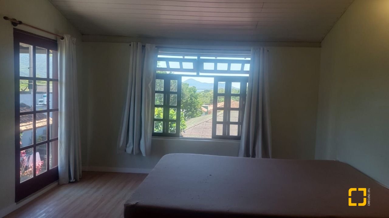 Casa com 530m², 5 quartos, 8 garagens, no bairro Lagoa da Conceição em Florianópolis