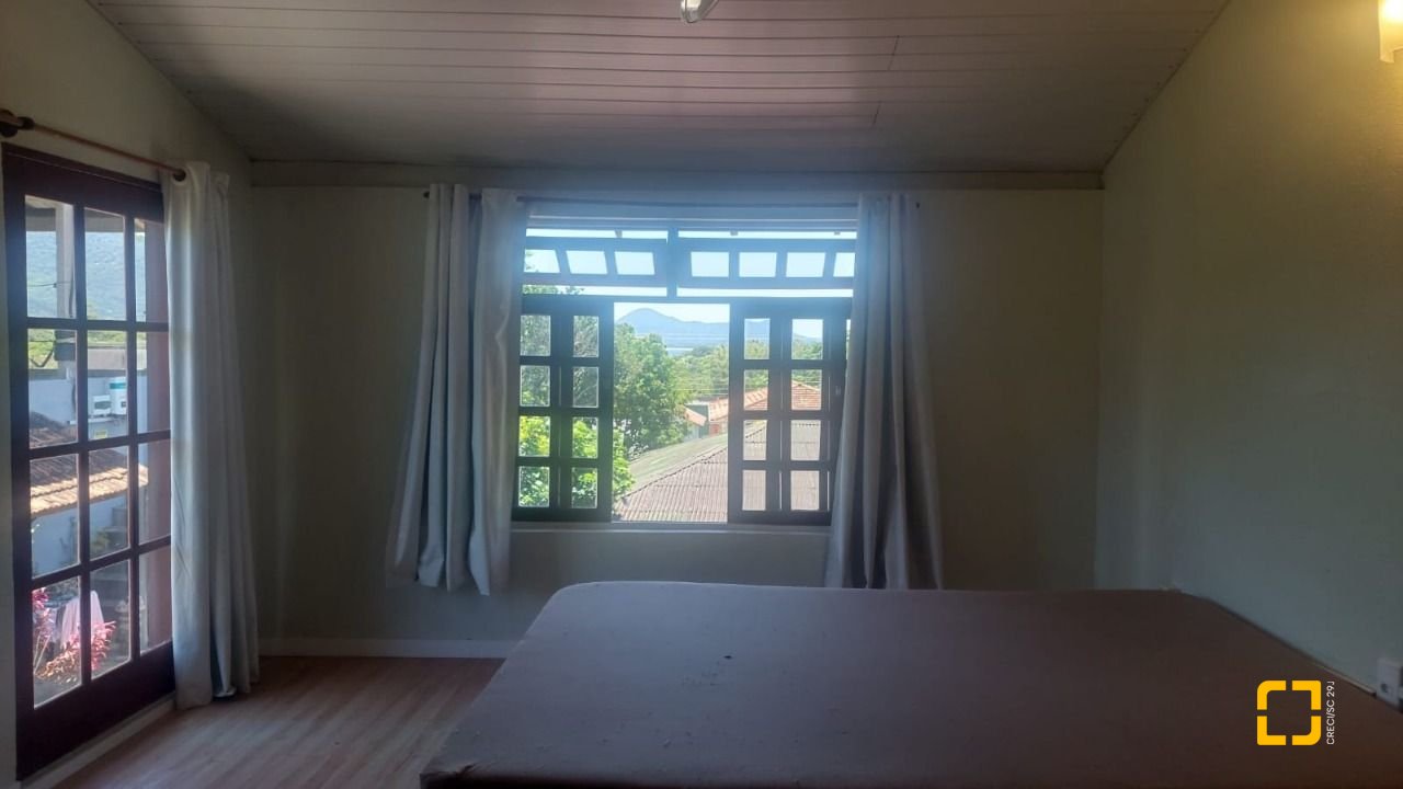 Casa com 530m², 5 quartos, 8 garagens, no bairro Lagoa da Conceição em Florianópolis