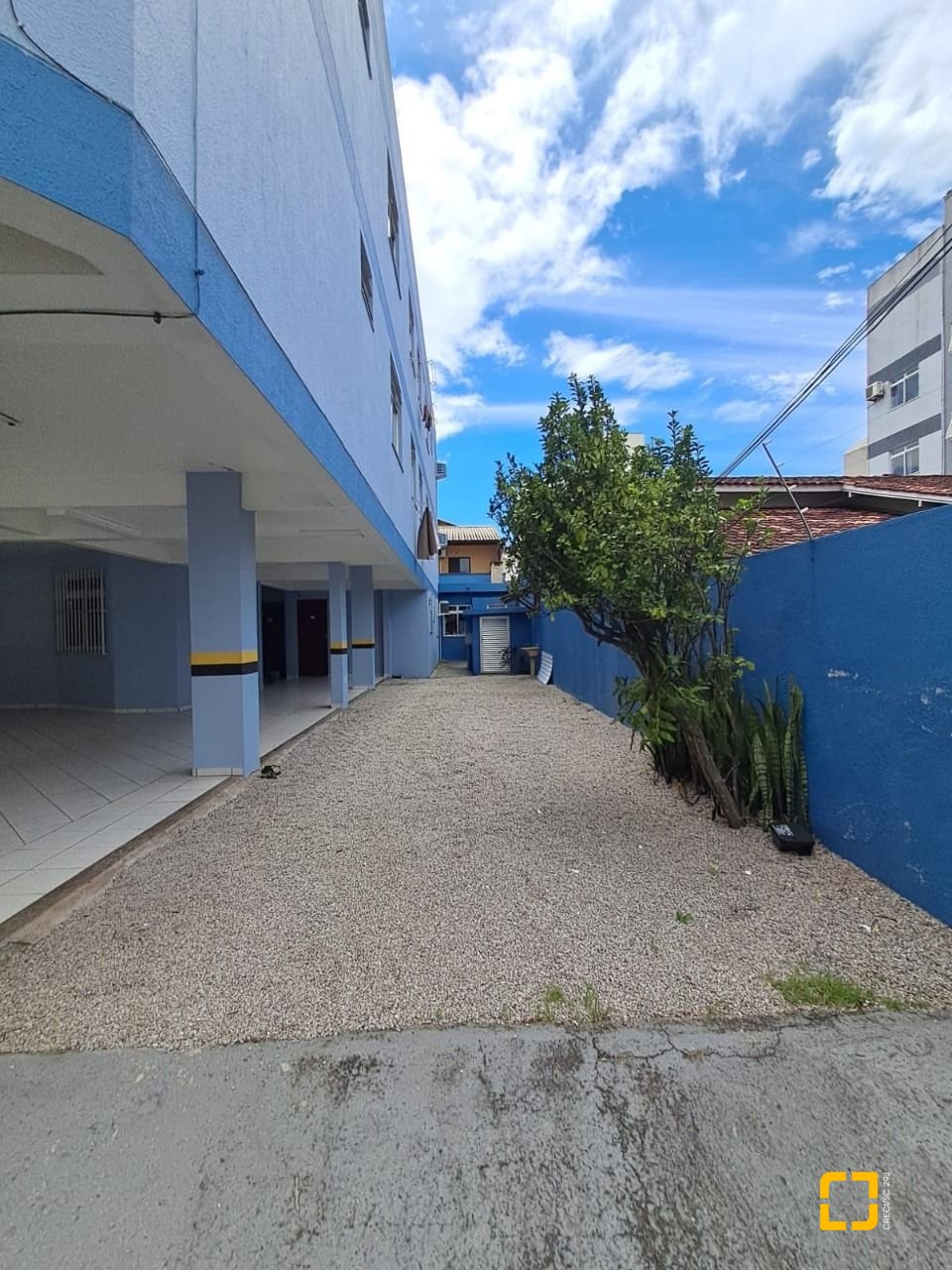 Prédio com 1539m², 21 garagens, no bairro Canasvieiras em Florianópolis