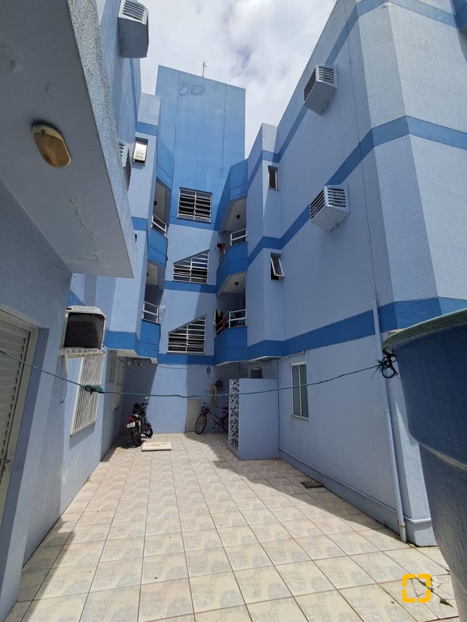 Prédio com 1539m², 21 garagens, no bairro Canasvieiras em Florianópolis