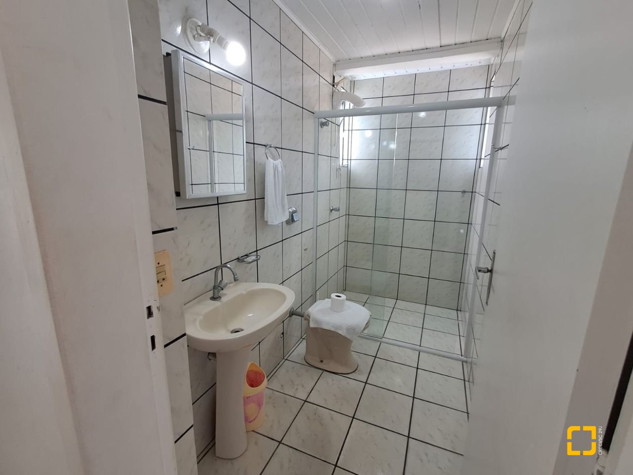 Prédio com 1539m², 21 garagens, no bairro Canasvieiras em Florianópolis