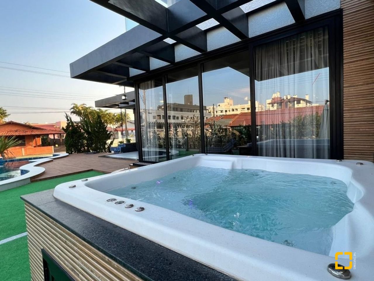 Casa de Condomínio com 782m², 5 quartos (sendo 5 suítes), 12 garagens, no bairro Ingleses em Florianópolis
