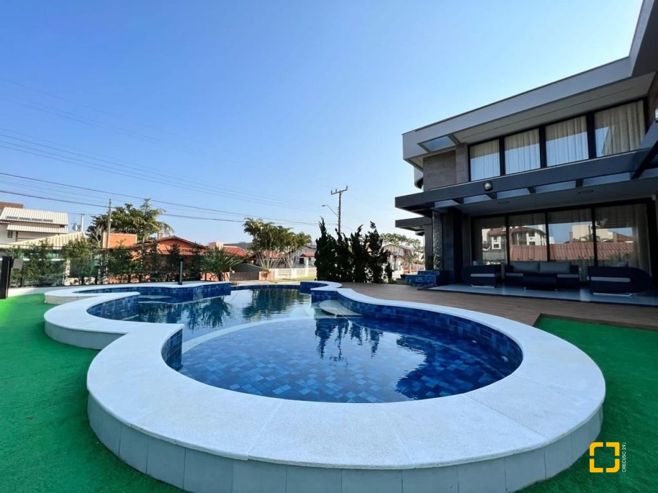 Casa de Condomínio com 782m², 5 quartos (sendo 5 suítes), 12 garagens, no bairro Ingleses em Florianópolis
