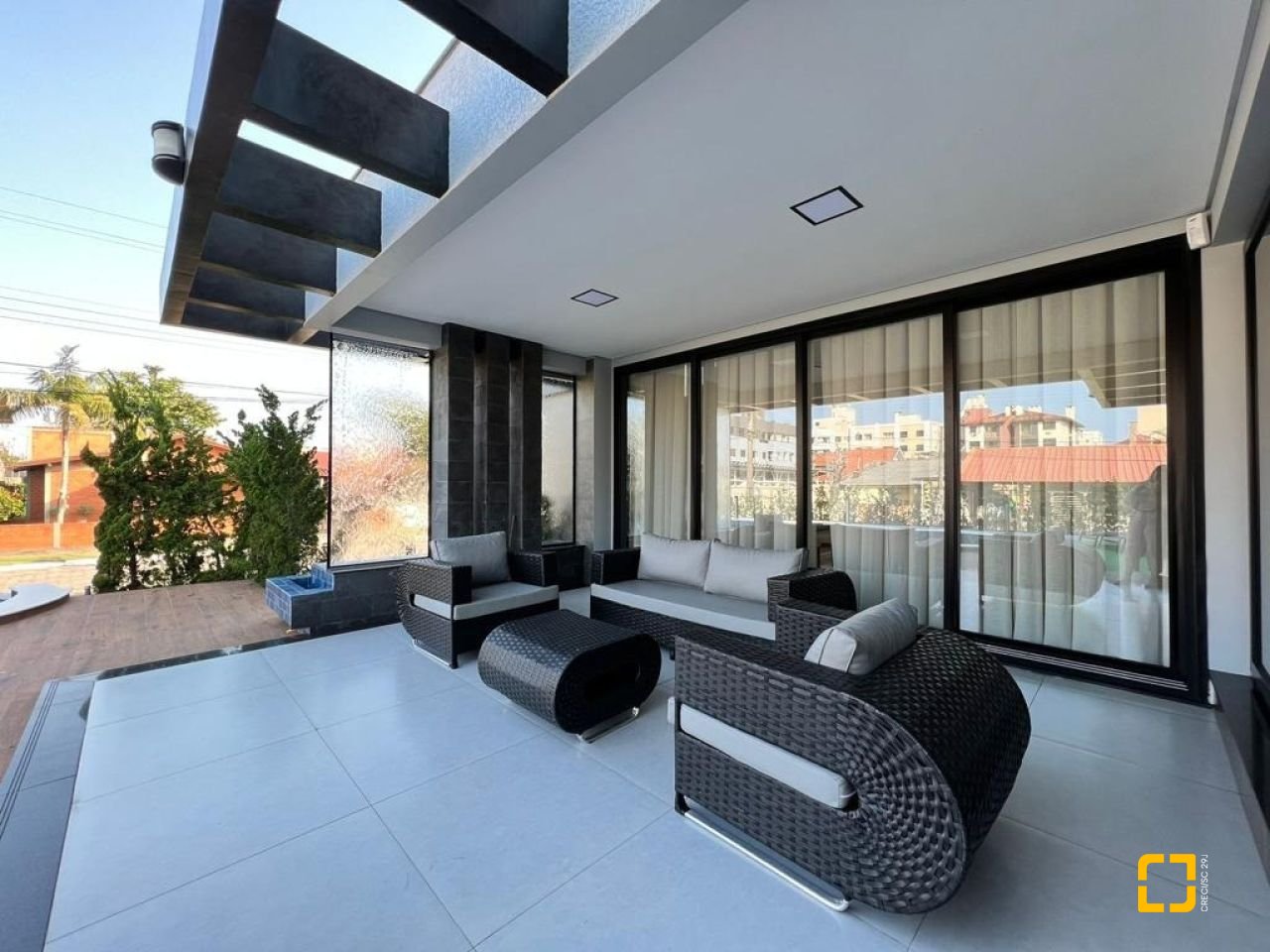 Casa de Condomínio com 782m², 5 quartos (sendo 5 suítes), 12 garagens, no bairro Ingleses em Florianópolis