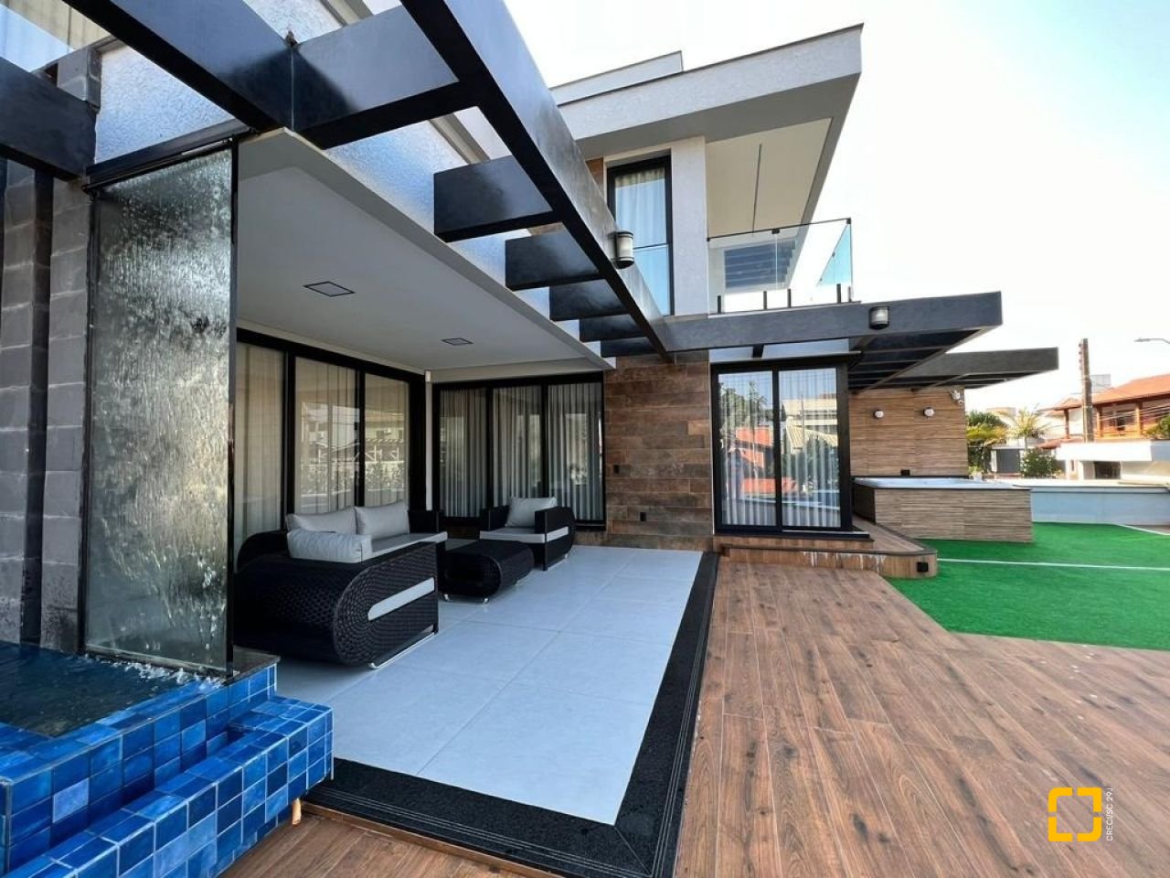 Casa de Condomínio com 782m², 5 quartos (sendo 5 suítes), 12 garagens, no bairro Ingleses em Florianópolis
