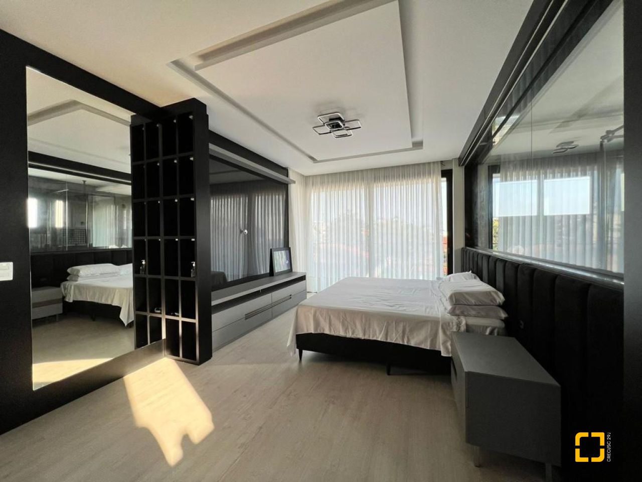 Casa de Condomínio com 782m², 5 quartos (sendo 5 suítes), 12 garagens, no bairro Ingleses em Florianópolis