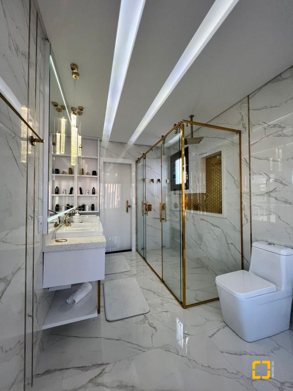 Casa de Condomínio com 782m², 5 quartos (sendo 5 suítes), 12 garagens, no bairro Ingleses em Florianópolis