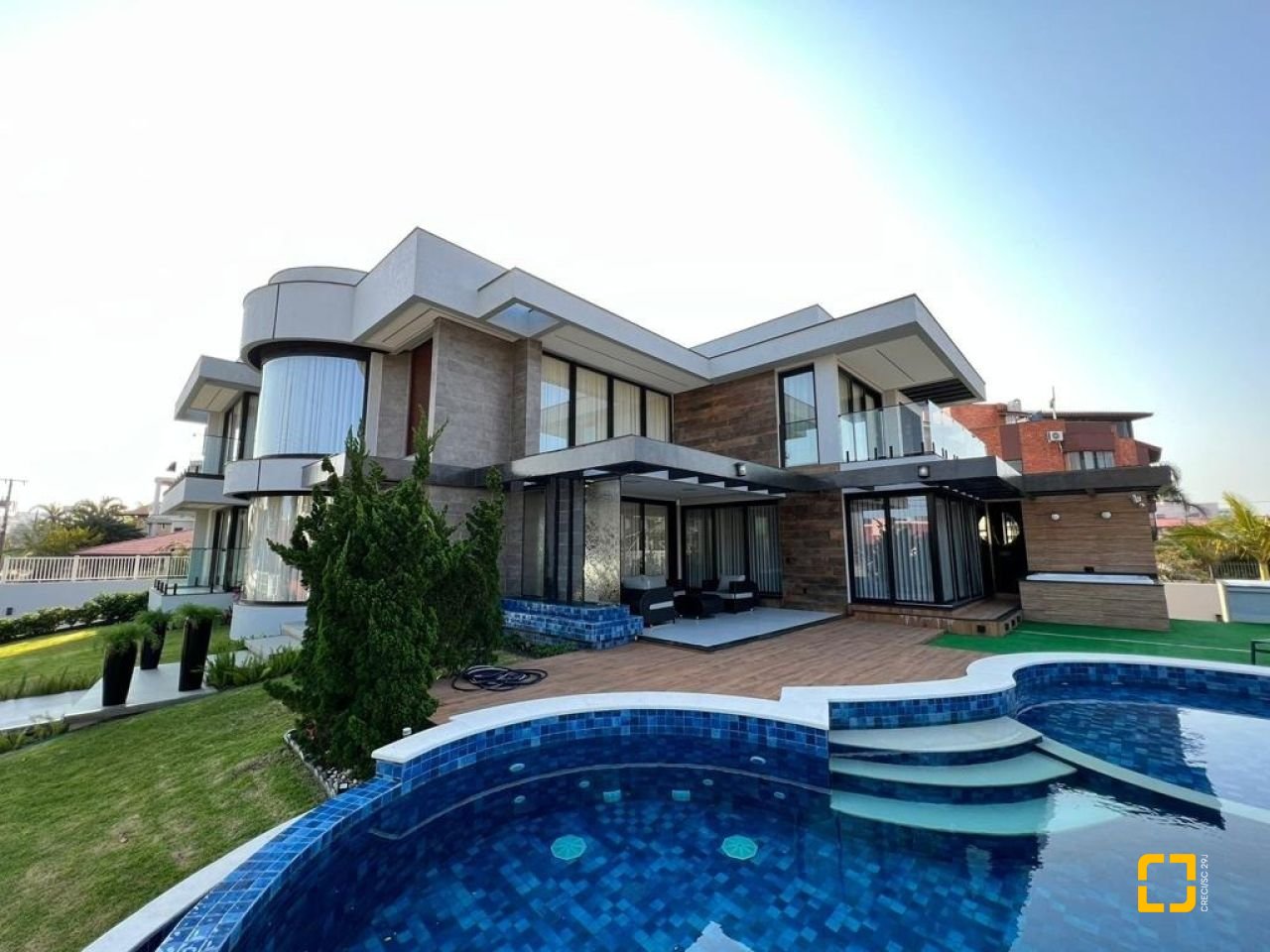 Casa de Condomínio com 782m², 5 quartos (sendo 5 suítes), 12 garagens, no bairro Ingleses em Florianópolis