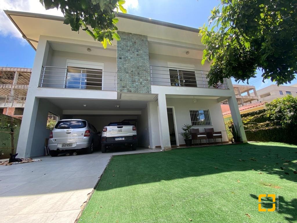 Casa com 360m², 7 quartos (sendo 3 suítes), 2 garagens, no bairro Ingleses em Florianópolis