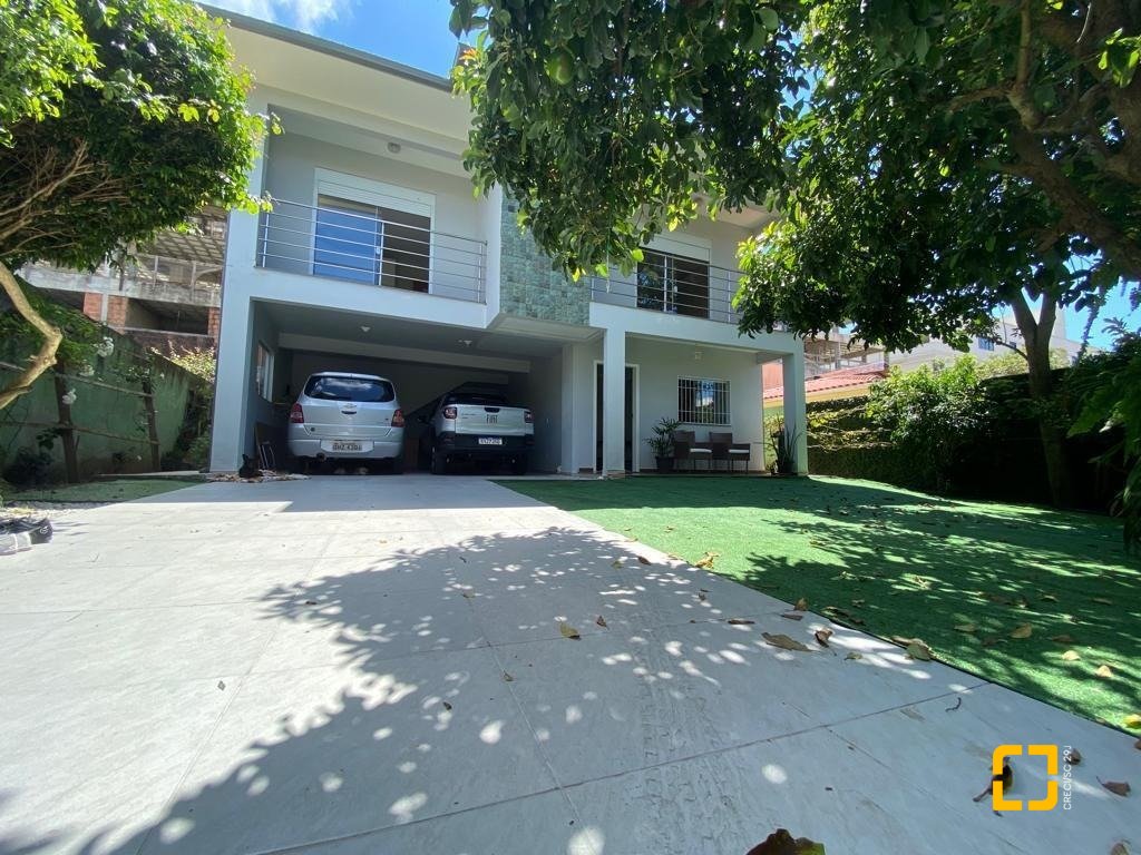 Casa com 360m², 7 quartos (sendo 3 suítes), 2 garagens, no bairro Ingleses em Florianópolis