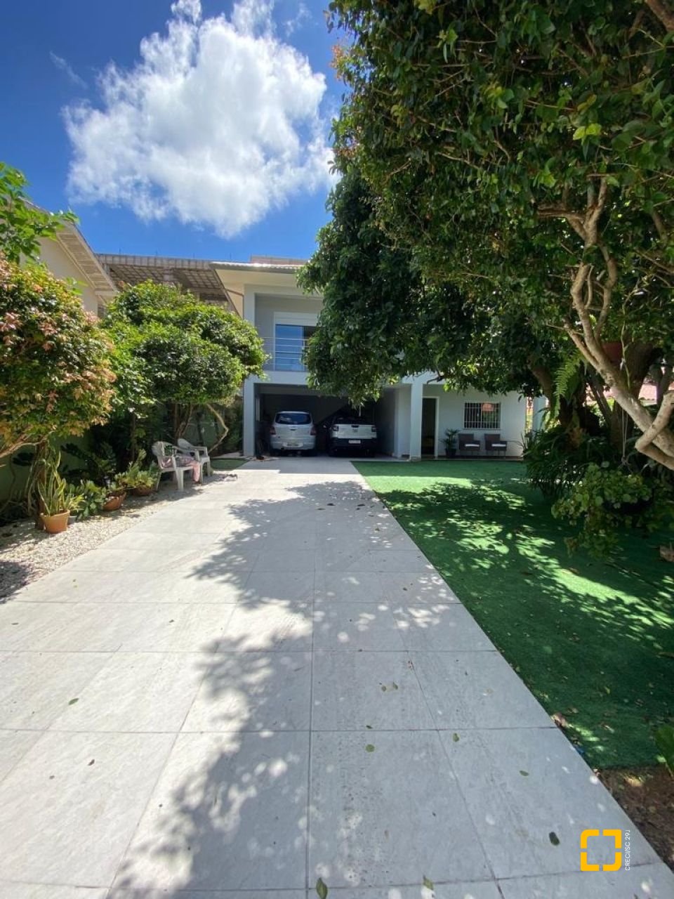 Casa com 360m², 7 quartos (sendo 3 suítes), 2 garagens, no bairro Ingleses em Florianópolis