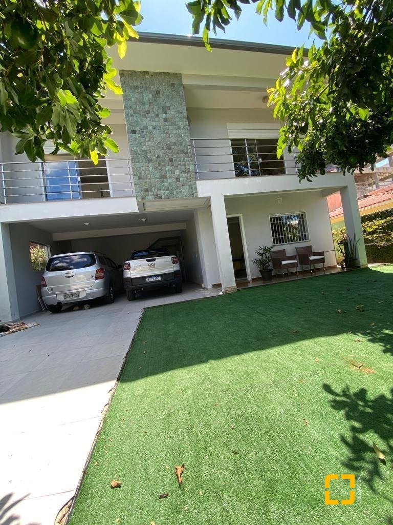 Casa com 360m², 7 quartos (sendo 3 suítes), 2 garagens, no bairro Ingleses em Florianópolis