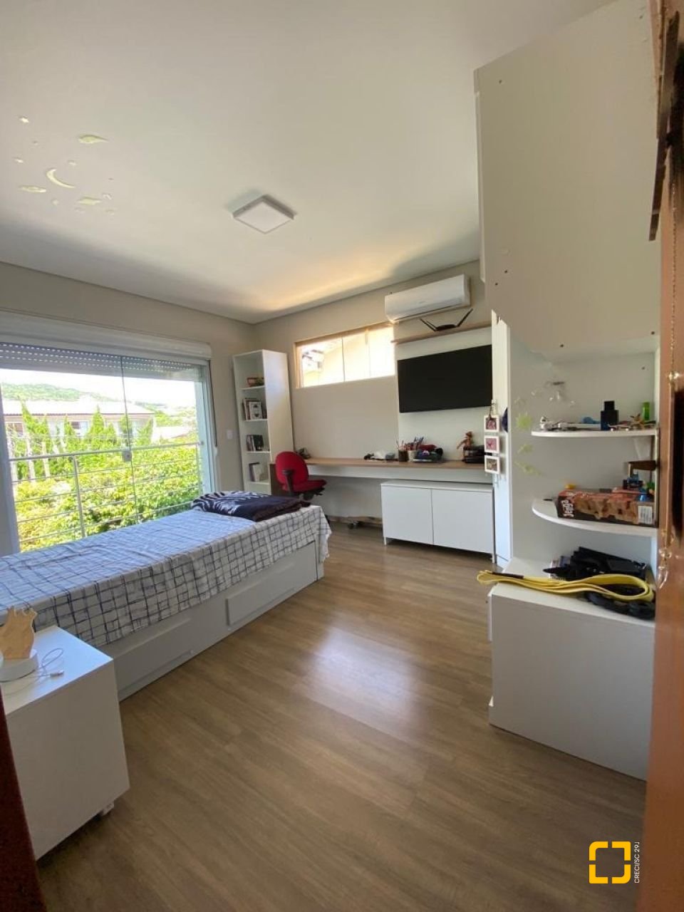Casa com 360m², 7 quartos (sendo 3 suítes), 2 garagens, no bairro Ingleses em Florianópolis