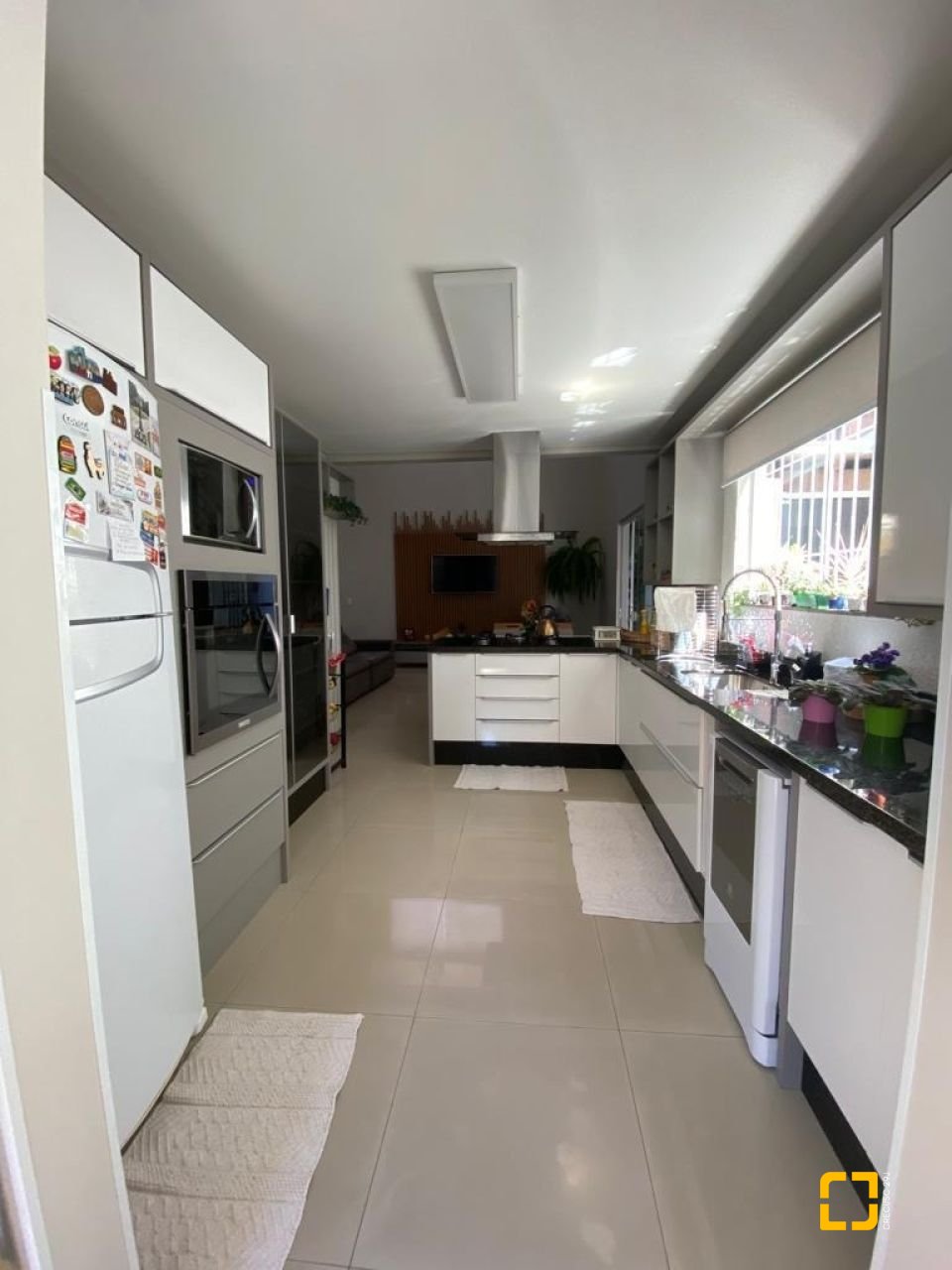 Casa com 360m², 7 quartos (sendo 3 suítes), 2 garagens, no bairro Ingleses em Florianópolis