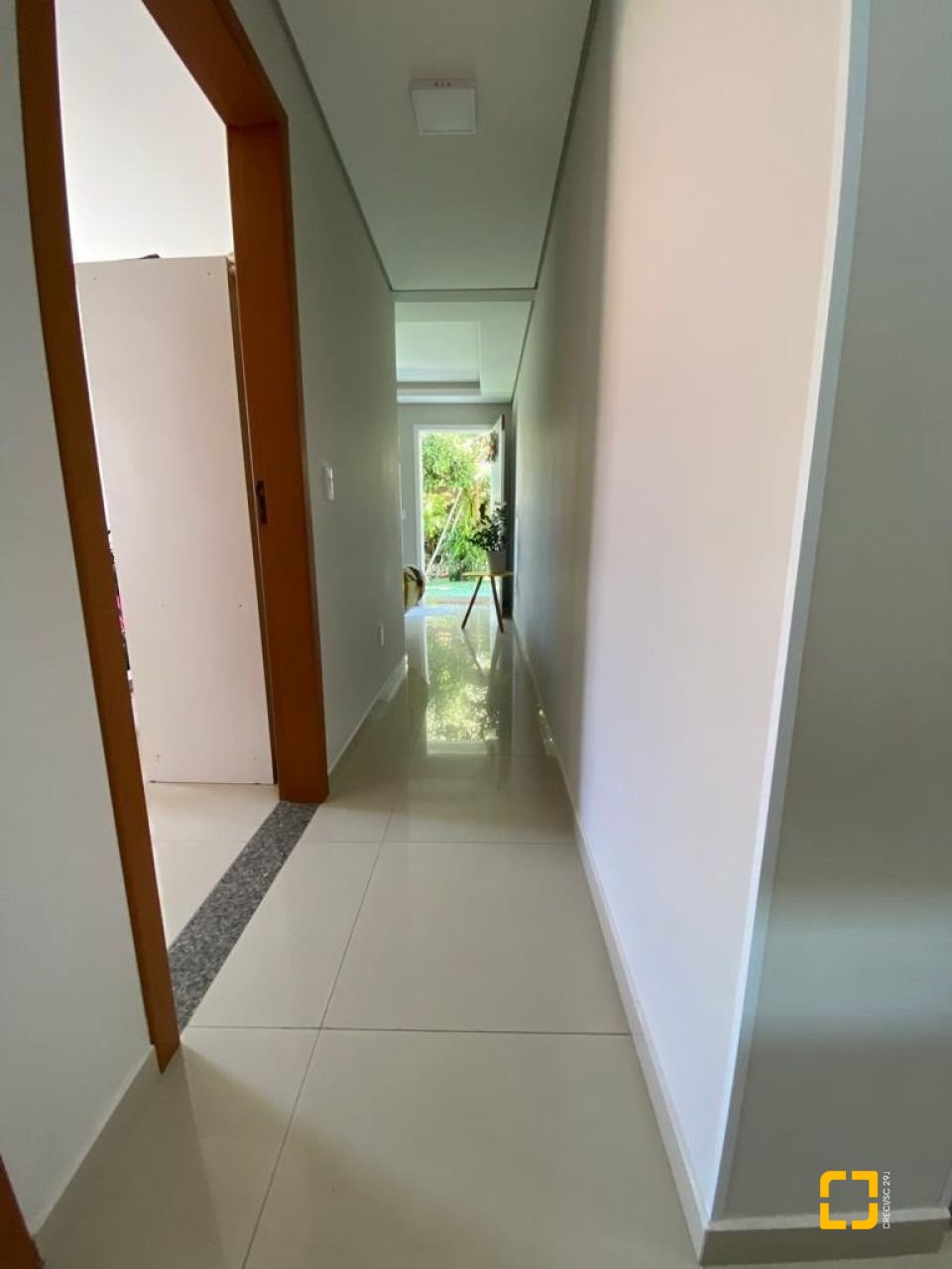 Casa com 360m², 7 quartos (sendo 3 suítes), 2 garagens, no bairro Ingleses em Florianópolis