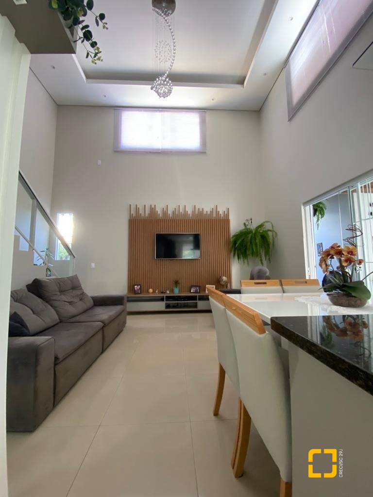 Casa com 360m², 7 quartos (sendo 3 suítes), 2 garagens, no bairro Ingleses em Florianópolis