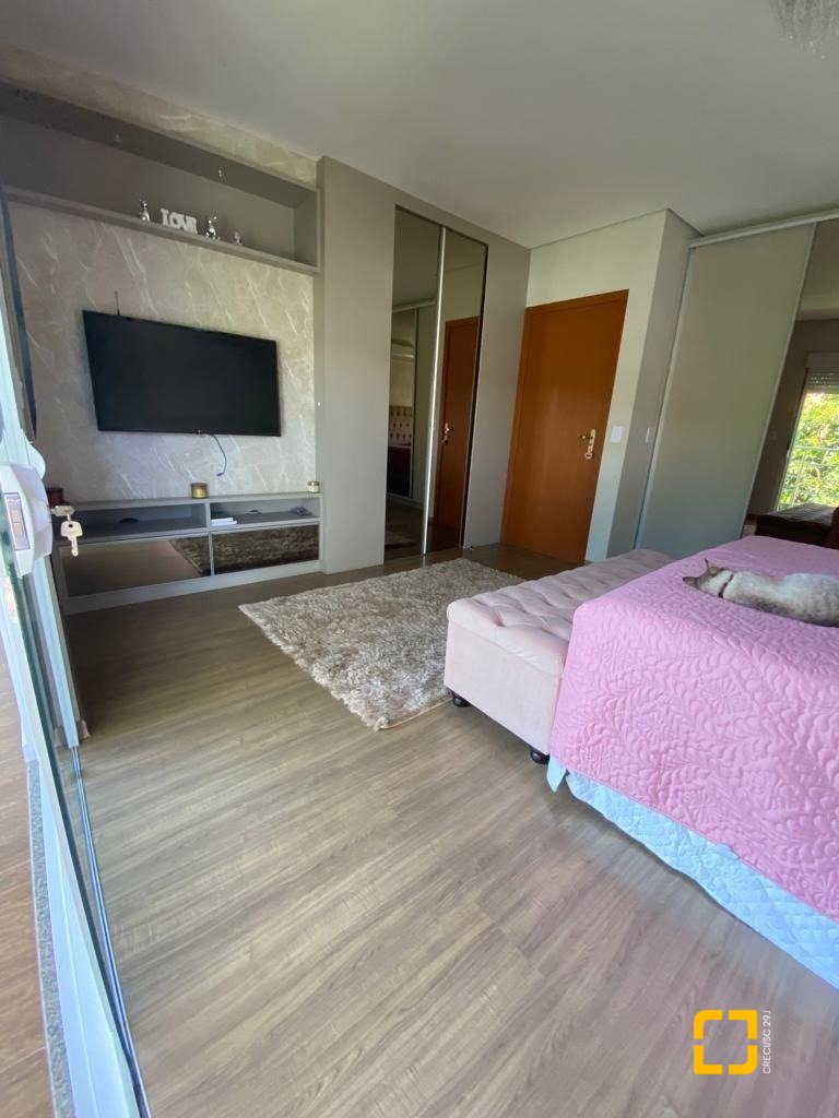 Casa com 360m², 7 quartos (sendo 3 suítes), 2 garagens, no bairro Ingleses em Florianópolis