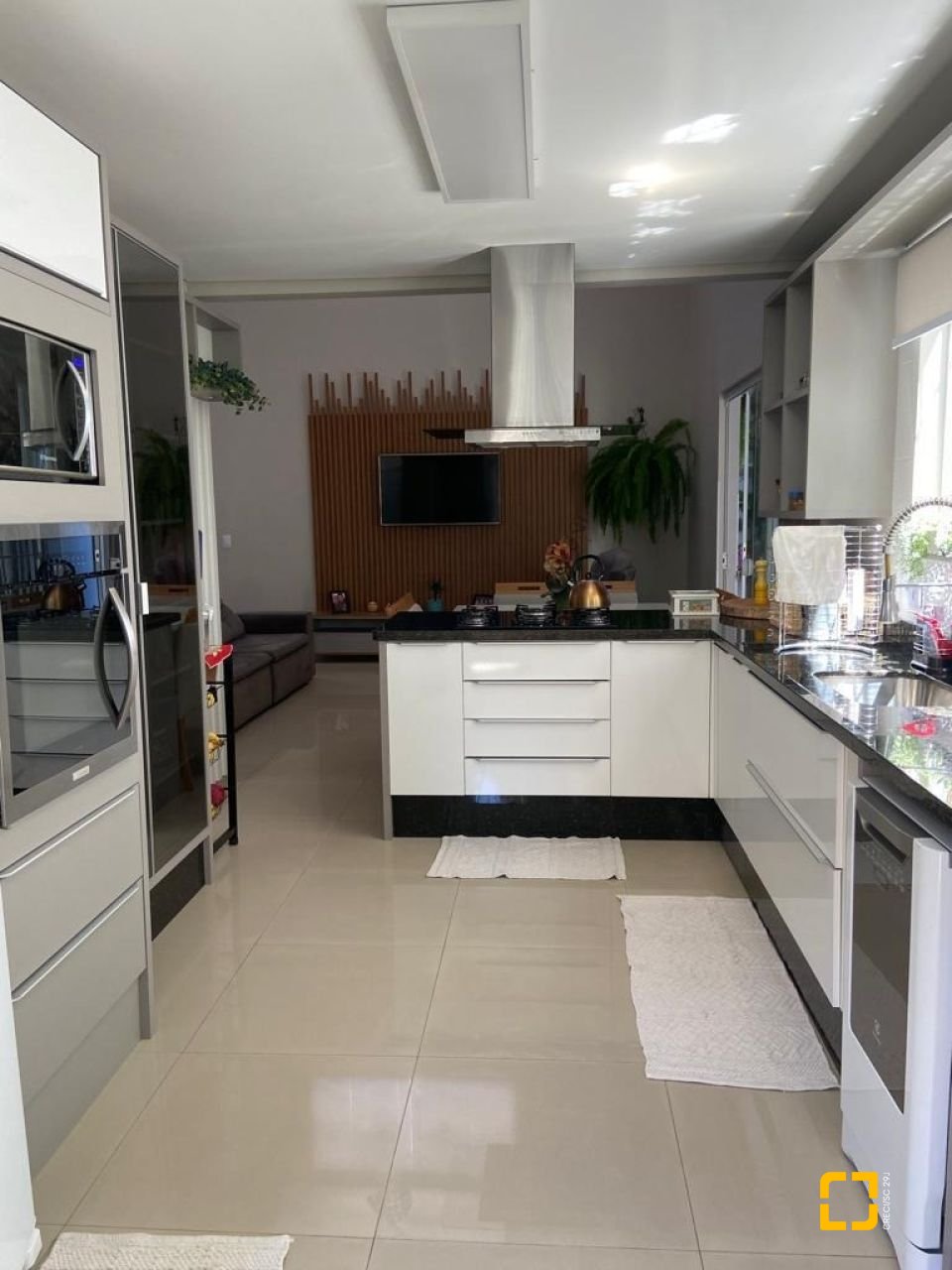 Casa com 360m², 7 quartos (sendo 3 suítes), 2 garagens, no bairro Ingleses em Florianópolis