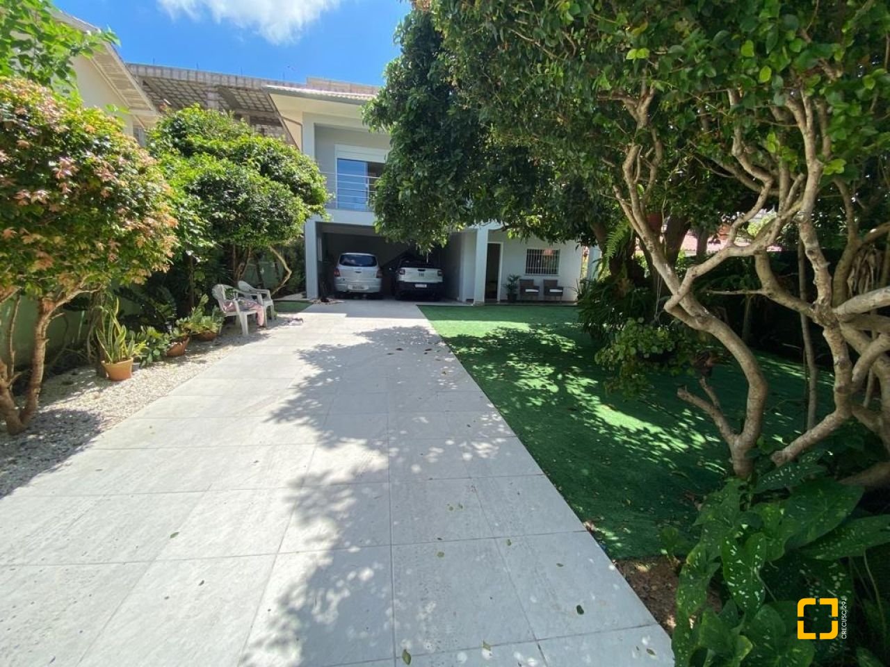 Casa com 360m², 7 quartos (sendo 3 suítes), 2 garagens, no bairro Ingleses em Florianópolis
