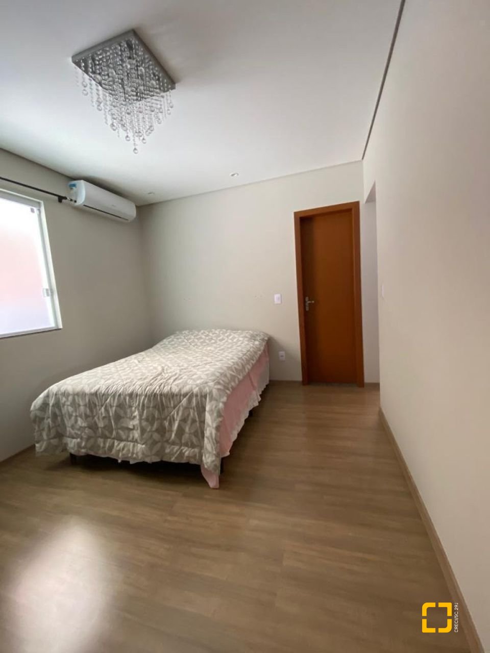 Casa com 360m², 7 quartos (sendo 3 suítes), 2 garagens, no bairro Ingleses em Florianópolis