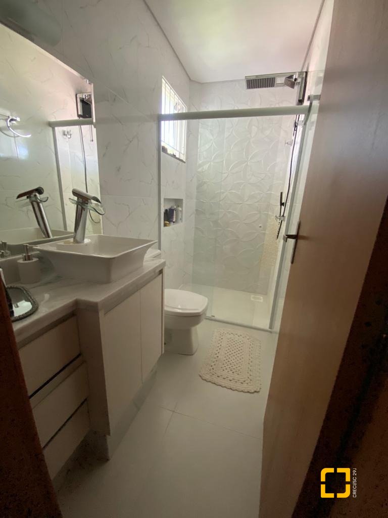 Casa com 360m², 7 quartos (sendo 3 suítes), 2 garagens, no bairro Ingleses em Florianópolis