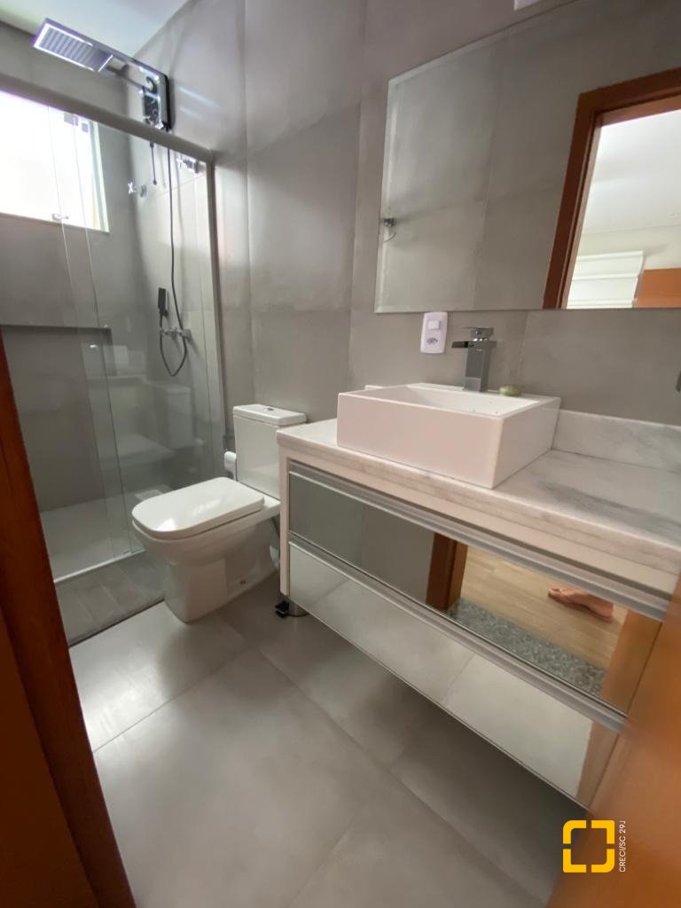 Casa com 360m², 7 quartos (sendo 3 suítes), 2 garagens, no bairro Ingleses em Florianópolis
