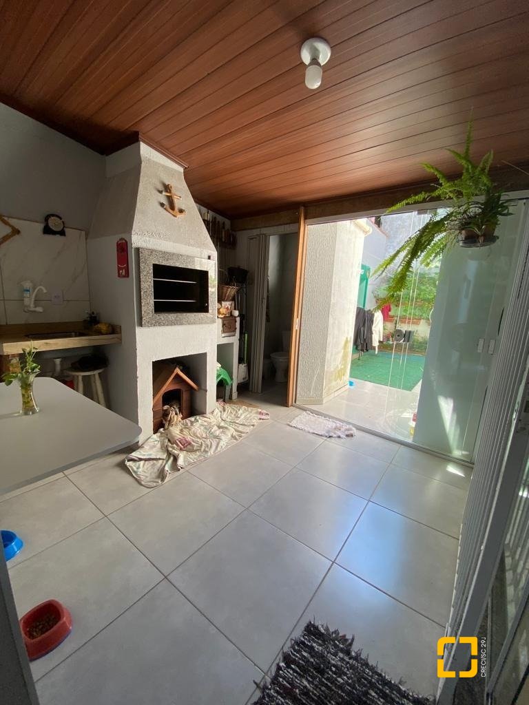Casa com 360m², 7 quartos (sendo 3 suítes), 2 garagens, no bairro Ingleses em Florianópolis