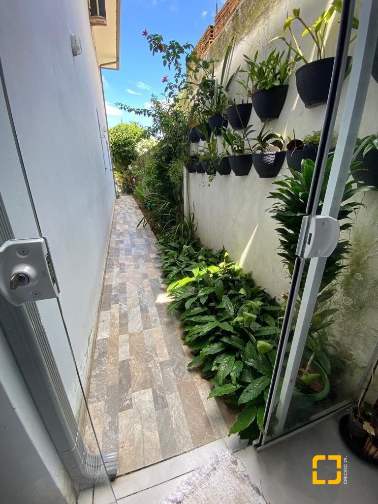 Casa com 360m², 7 quartos (sendo 3 suítes), 2 garagens, no bairro Ingleses em Florianópolis