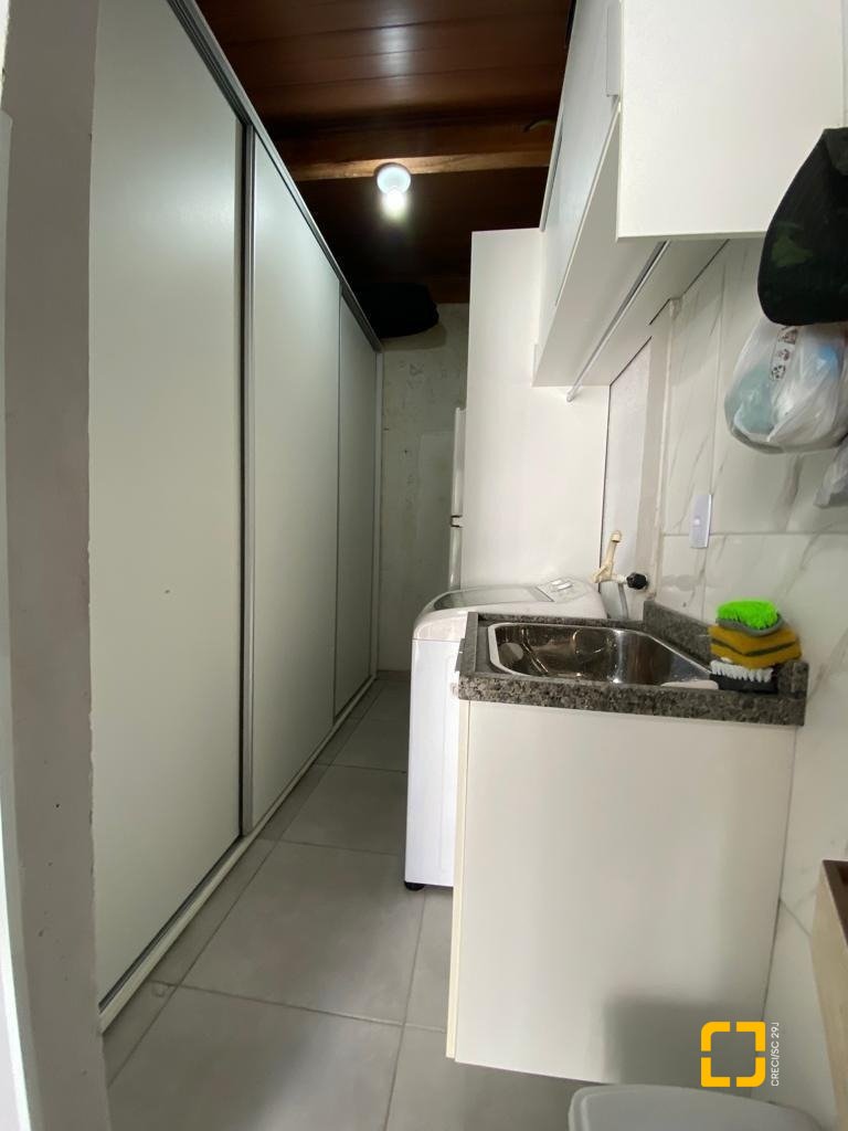 Casa com 360m², 7 quartos (sendo 3 suítes), 2 garagens, no bairro Ingleses em Florianópolis