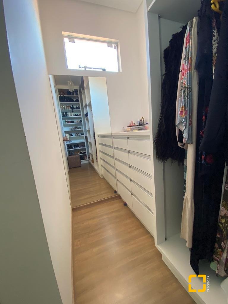 Casa com 360m², 7 quartos (sendo 3 suítes), 2 garagens, no bairro Ingleses em Florianópolis