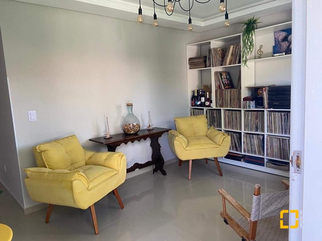 Casa com 360m², 7 quartos (sendo 3 suítes), 2 garagens, no bairro Ingleses em Florianópolis