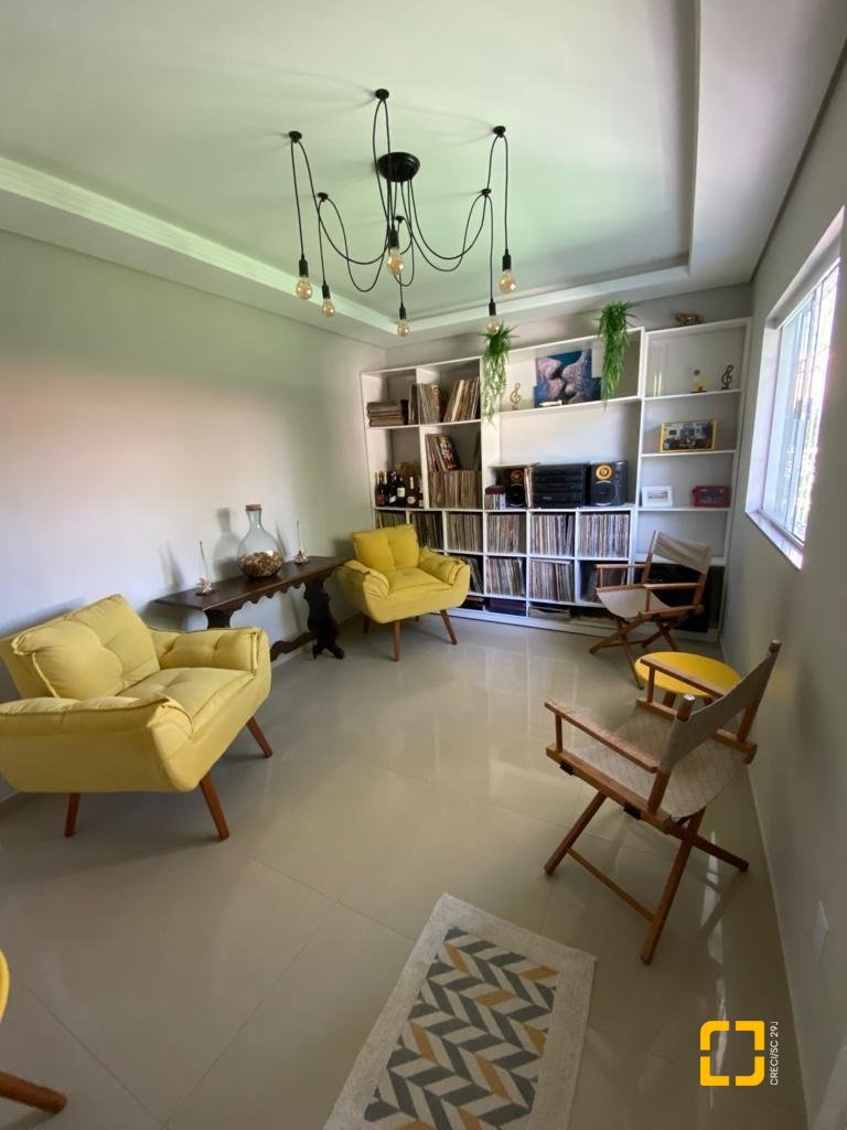Casa com 360m², 7 quartos (sendo 3 suítes), 2 garagens, no bairro Ingleses em Florianópolis