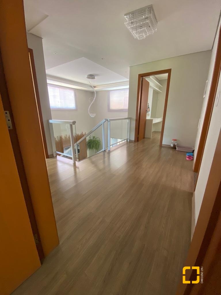 Casa com 360m², 7 quartos (sendo 3 suítes), 2 garagens, no bairro Ingleses em Florianópolis