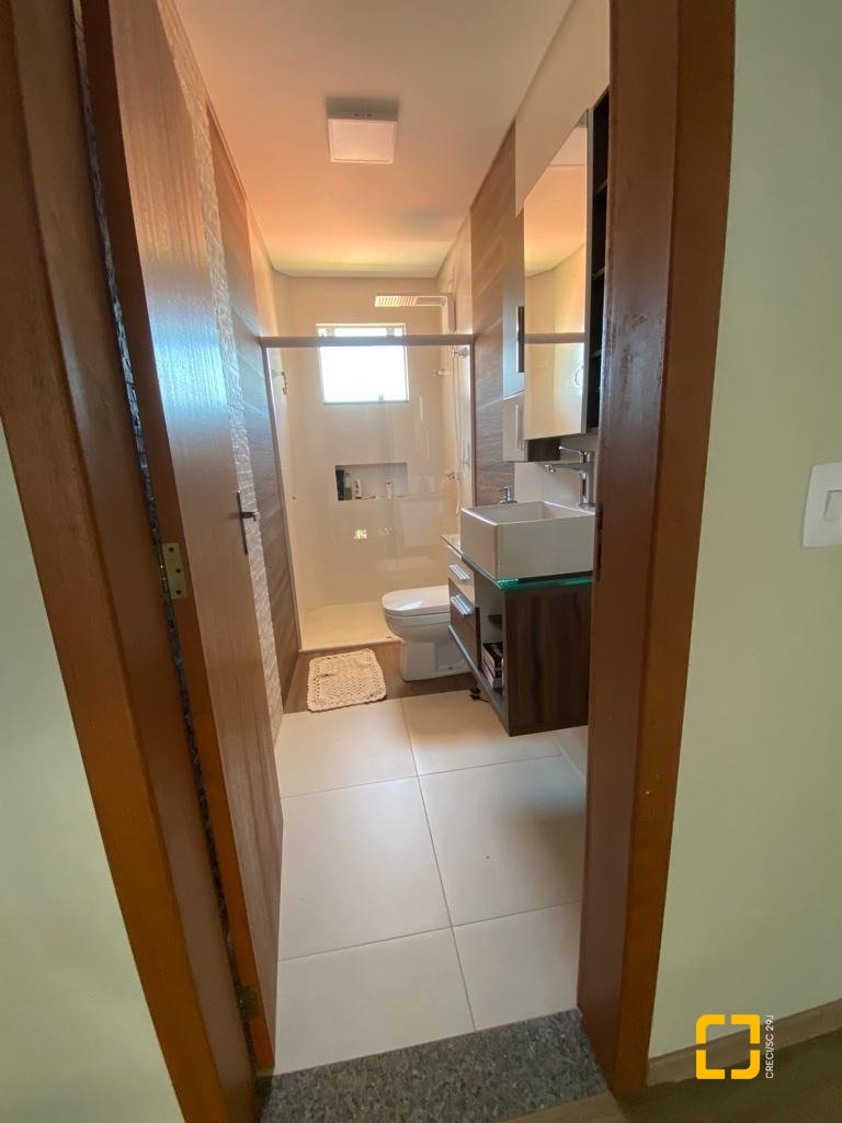 Casa com 360m², 7 quartos (sendo 3 suítes), 2 garagens, no bairro Ingleses em Florianópolis