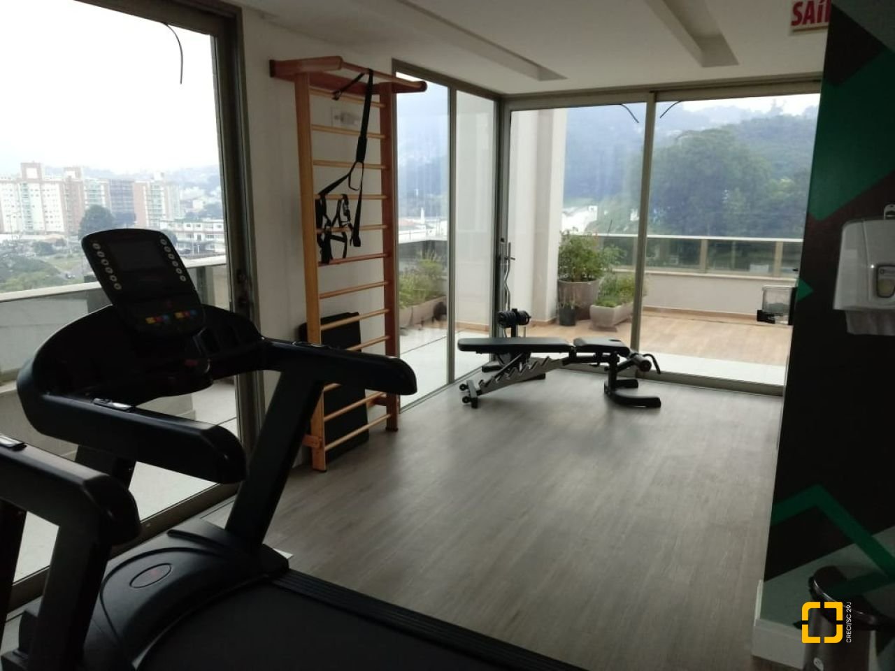 Apartamento com 113m², 6 quartos (sendo 3 suítes), 3 garagens, no bairro Beiramar em Florianópolis