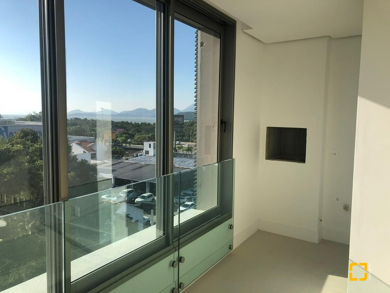 Apartamento com 113m², 6 quartos (sendo 3 suítes), 3 garagens, no bairro Beiramar em Florianópolis