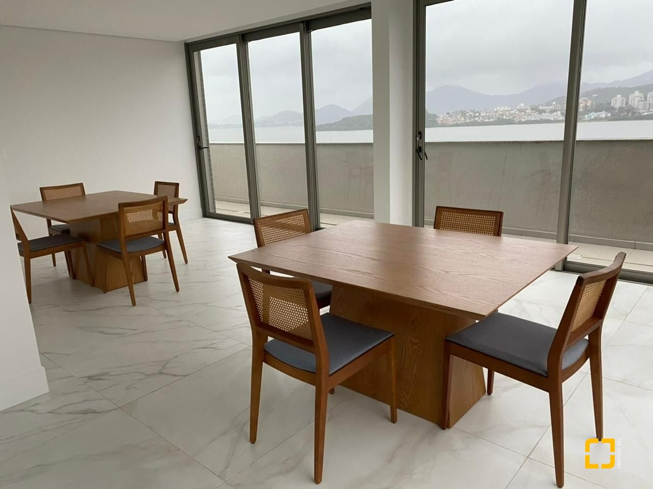 Apartamento com 113m², 6 quartos (sendo 3 suítes), 3 garagens, no bairro Beiramar em Florianópolis