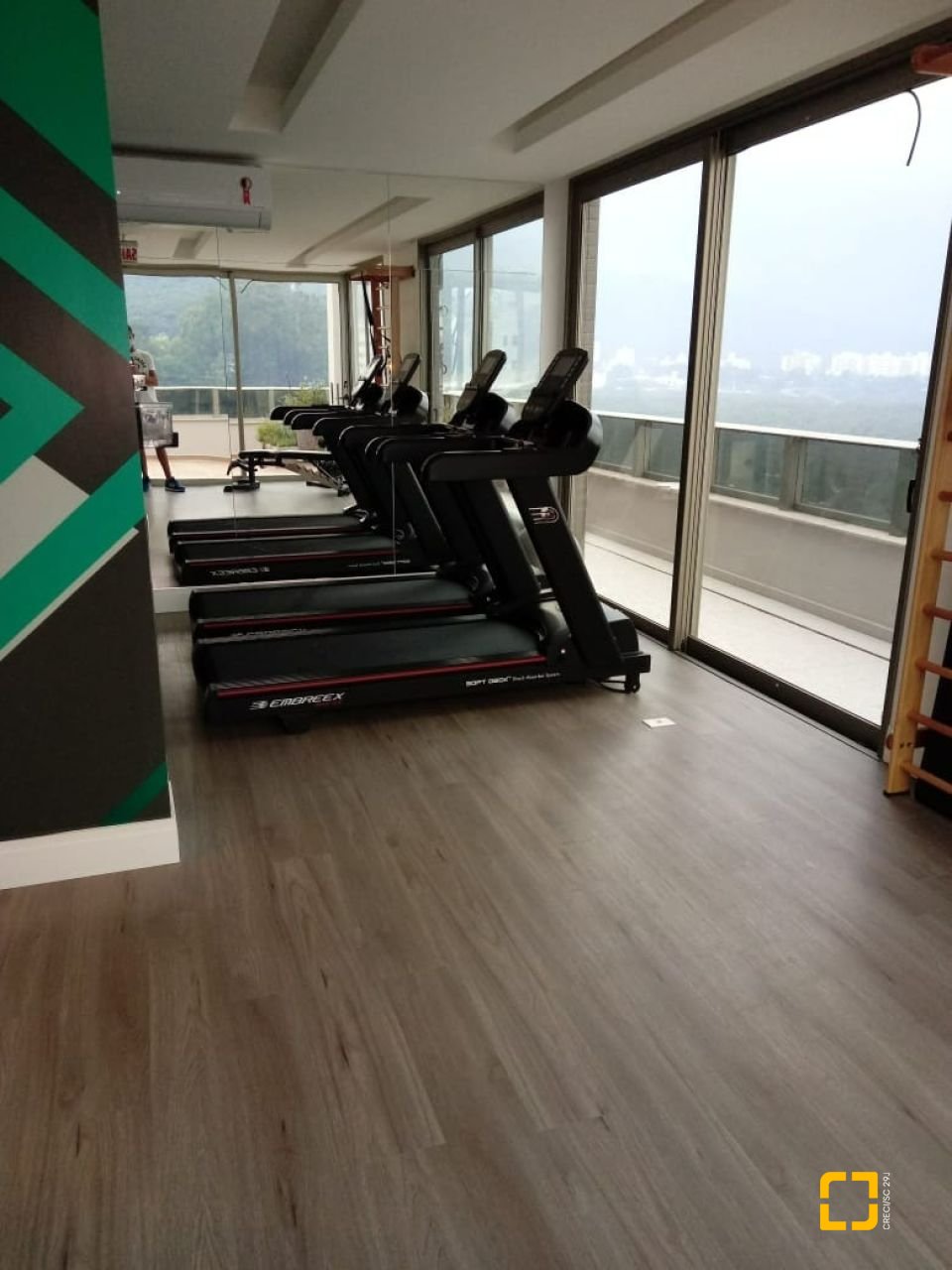 Apartamento com 113m², 6 quartos (sendo 3 suítes), 3 garagens, no bairro Beiramar em Florianópolis