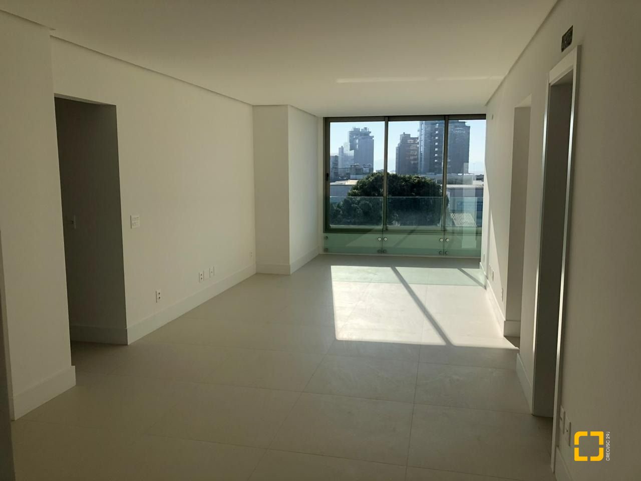 Apartamento com 113m², 6 quartos (sendo 3 suítes), 3 garagens, no bairro Beiramar em Florianópolis