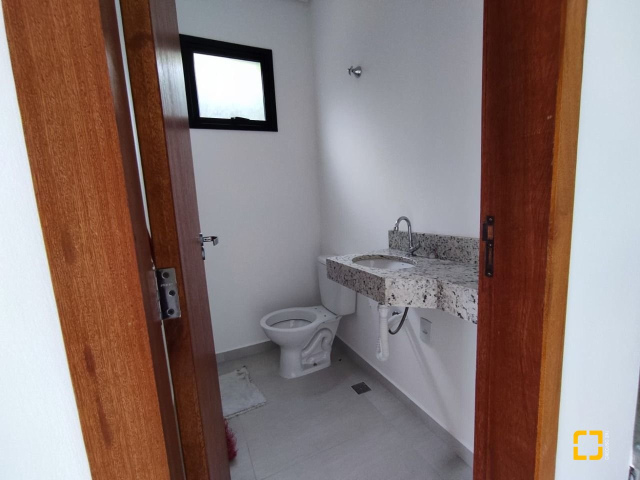 Casa com 88m², 4 quartos (sendo 2 suítes), 2 garagens, no bairro Rio Vermelho em Florianópolis
