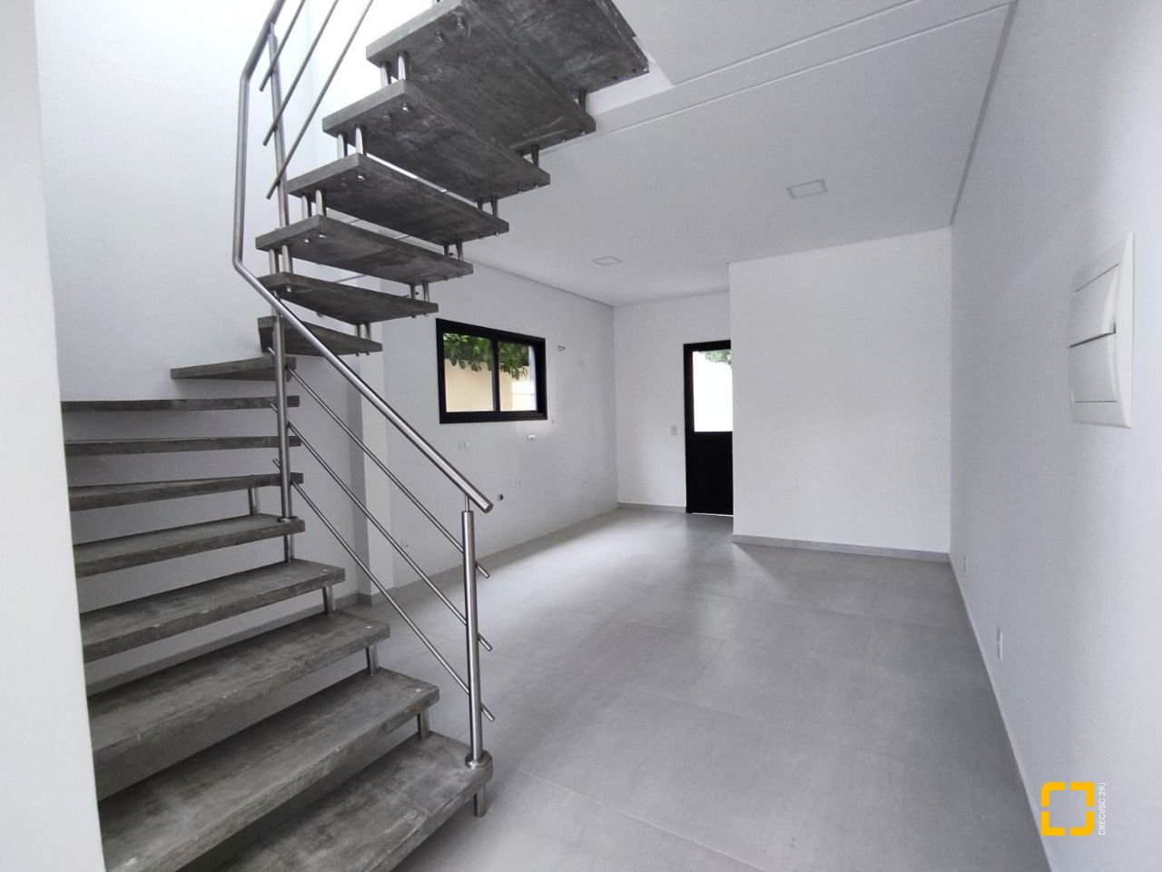 Casa com 88m², 4 quartos (sendo 2 suítes), 2 garagens, no bairro Rio Vermelho em Florianópolis