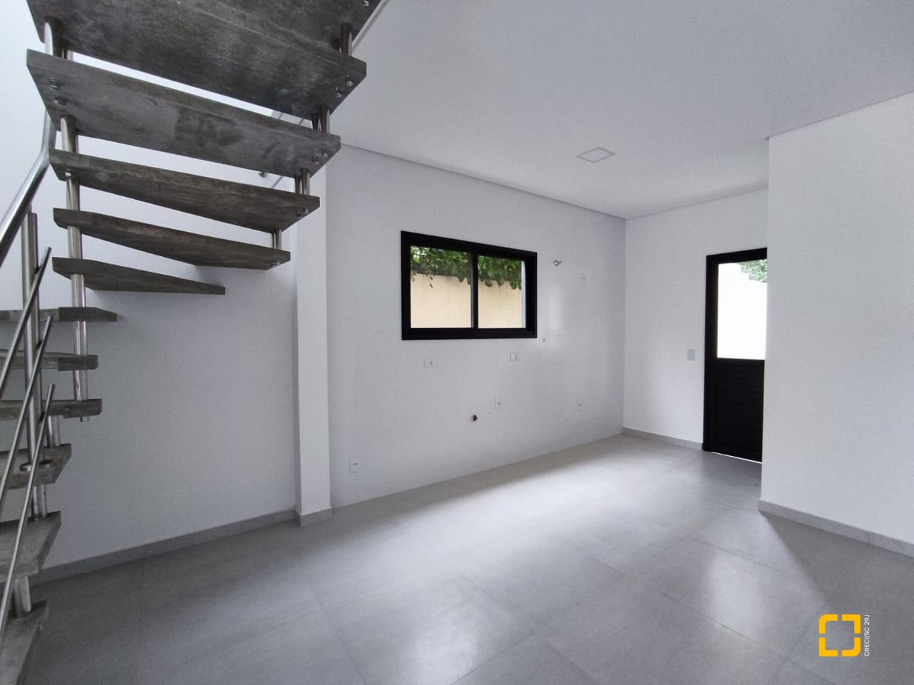 Casa com 88m², 4 quartos (sendo 2 suítes), 2 garagens, no bairro Rio Vermelho em Florianópolis