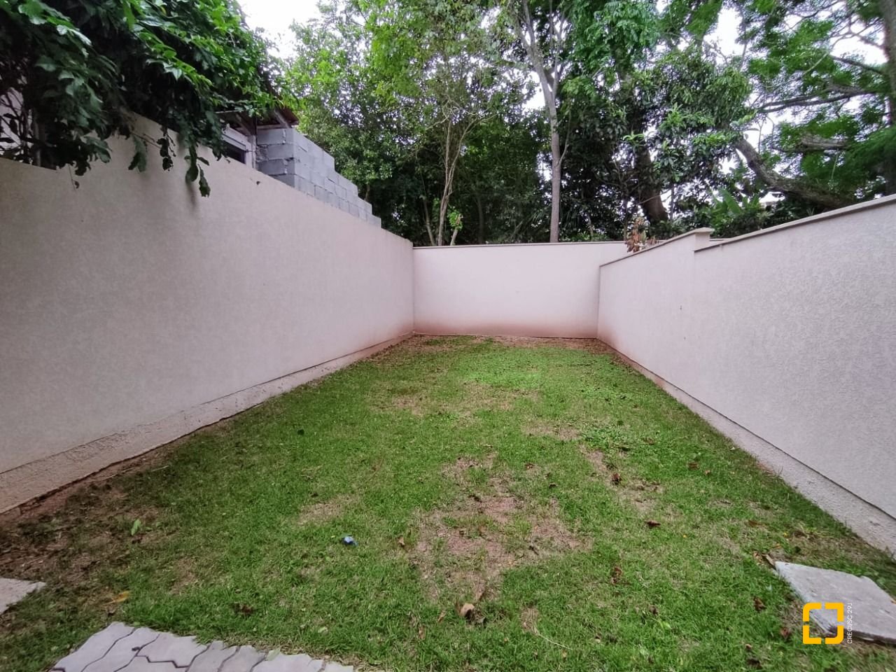 Casa com 88m², 4 quartos (sendo 2 suítes), 2 garagens, no bairro Rio Vermelho em Florianópolis